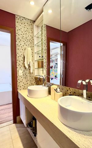 Casa à venda com 600m², 6 quartos e 4 vagas Casa à venda com 600m², 6 quartos e 4 vagasBanheiro 1