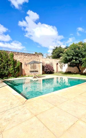Casa à venda com 600m², 6 quartos e 4 vagas Casa à venda com 600m², 6 quartos e 4 vagasPiscina