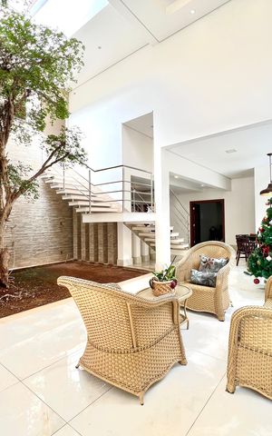 Casa à venda com 600m², 6 quartos e 4 vagas Casa à venda com 600m², 6 quartos e 4 vagasHall de entrada