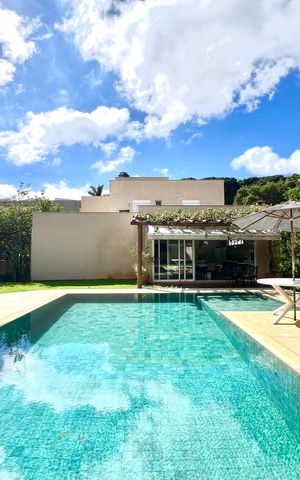 Casa à venda com 600m², 6 quartos e 4 vagas Casa à venda com 600m², 6 quartos e 4 vagasPiscina