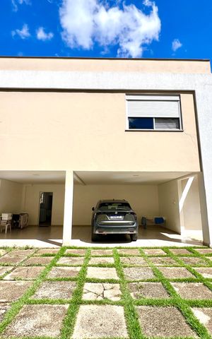 Casa à venda com 600m², 6 quartos e 4 vagas Casa à venda com 600m², 6 quartos e 4 vagasEntrada