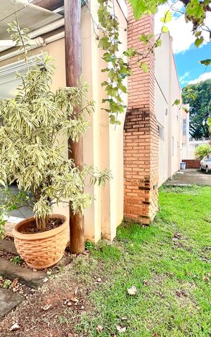 Casa à venda com 600m², 6 quartos e 4 vagas Casa à venda com 600m², 6 quartos e 4 vagasCorredor