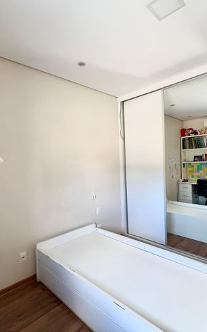 Casa à venda com 600m², 6 quartos e 4 vagas Casa à venda com 600m², 6 quartos e 4 vagasQuarto 2