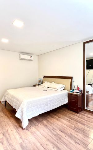 Casa à venda com 600m², 6 quartos e 4 vagas Casa à venda com 600m², 6 quartos e 4 vagasQuarto 5