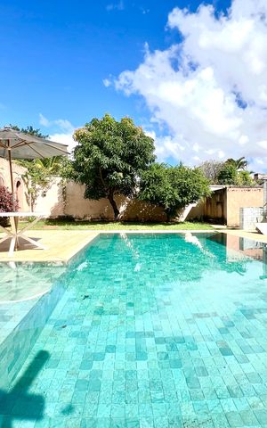 Casa à venda com 600m², 6 quartos e 4 vagas Casa à venda com 600m², 6 quartos e 4 vagasPiscina