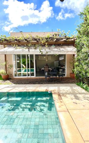 Casa à venda com 600m², 6 quartos e 4 vagas Casa à venda com 600m², 6 quartos e 4 vagasPiscina