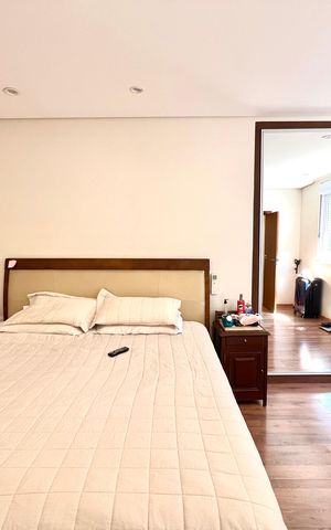 Casa à venda com 600m², 6 quartos e 4 vagas Casa à venda com 600m², 6 quartos e 4 vagasQuarto 5