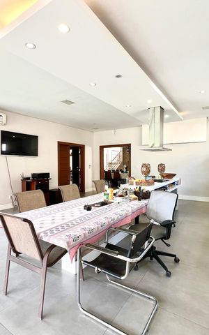 Casa à venda com 600m², 6 quartos e 4 vagas Casa à venda com 600m², 6 quartos e 4 vagasEspaço Gourmet