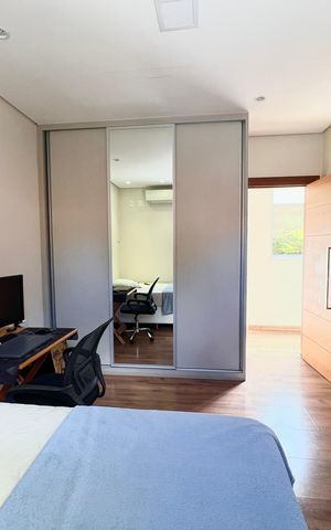 Casa à venda com 600m², 6 quartos e 4 vagas Casa à venda com 600m², 6 quartos e 4 vagasQuarto 3