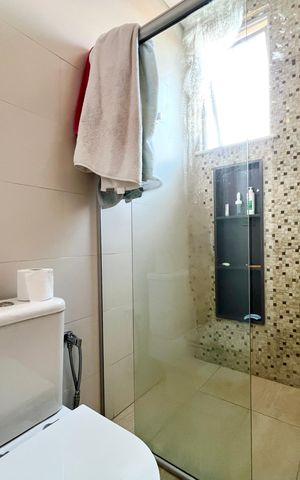 Casa à venda com 600m², 6 quartos e 4 vagas Casa à venda com 600m², 6 quartos e 4 vagasBanheiro 2