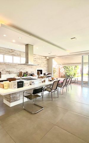 Casa à venda com 600m², 6 quartos e 4 vagas Casa à venda com 600m², 6 quartos e 4 vagasEspaço Gourmet
