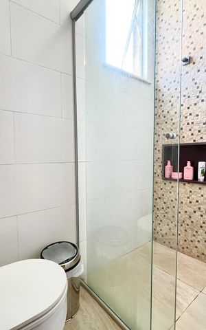 Casa à venda com 600m², 6 quartos e 4 vagas Casa à venda com 600m², 6 quartos e 4 vagasBanheiro 1