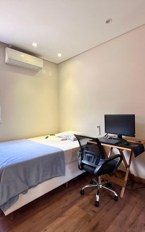 Casa à venda com 600m², 6 quartos e 4 vagas Casa à venda com 600m², 6 quartos e 4 vagasQuarto 3