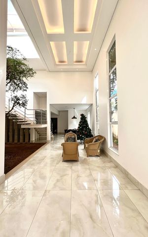 Casa à venda com 600m², 6 quartos e 4 vagas Casa à venda com 600m², 6 quartos e 4 vagasSala