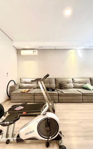 Casa à venda com 600m², 6 quartos e 4 vagas Casa à venda com 600m², 6 quartos e 4 vagasSala de TV