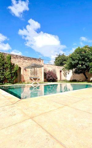 Casa à venda com 600m², 6 quartos e 4 vagas Casa à venda com 600m², 6 quartos e 4 vagasPiscina