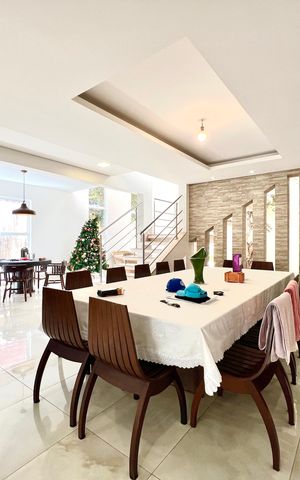 Casa à venda com 600m², 6 quartos e 4 vagas Casa à venda com 600m², 6 quartos e 4 vagasSala de Jantar