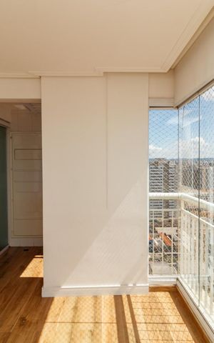 Apartamento à venda com 64m², 2 quartos e 1 vaga Apartamento à venda com 64m², 2 quartos e 1 vagaVaranda