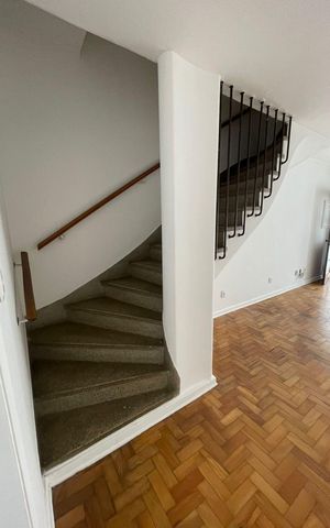 Casa à venda com 124m², 4 quartos e 1 vaga Casa à venda com 124m², 4 quartos e 1 vagaSala
