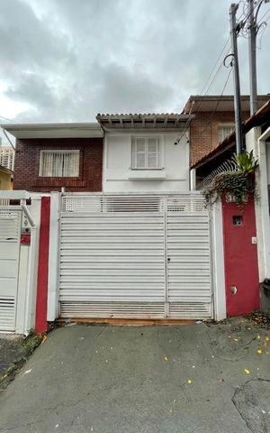 Casa à venda com 124m², 4 quartos e 1 vaga Casa à venda com 124m², 4 quartos e 1 vagaFachada