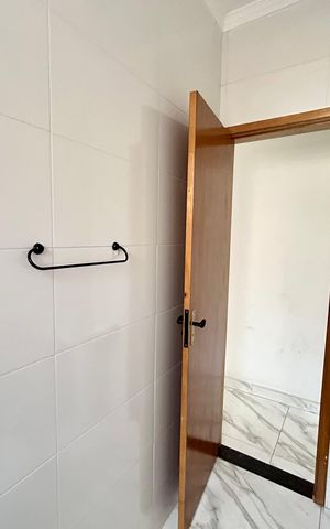 Casa à venda com 100m², 3 quartos e 2 vagas Casa à venda com 100m², 3 quartos e 2 vagasBanheiro 1