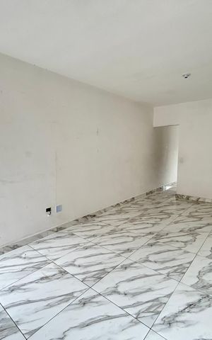 Casa à venda com 100m², 3 quartos e 2 vagas Casa à venda com 100m², 3 quartos e 2 vagasCozinha