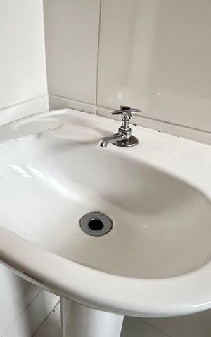 Casa à venda com 100m², 3 quartos e 2 vagas Casa à venda com 100m², 3 quartos e 2 vagasBanheiro 1