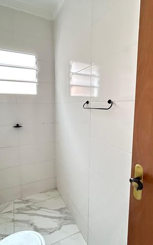 Casa à venda com 100m², 3 quartos e 2 vagas Casa à venda com 100m², 3 quartos e 2 vagasBanheiro 1