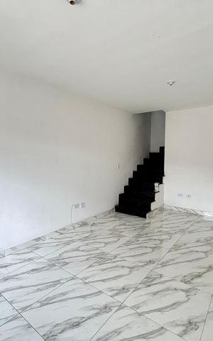 Casa à venda com 100m², 3 quartos e 2 vagas Casa à venda com 100m², 3 quartos e 2 vagasSala