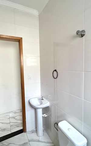 Casa à venda com 100m², 3 quartos e 2 vagas Casa à venda com 100m², 3 quartos e 2 vagasBanheiro 1