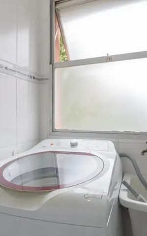 Apartamento à venda com 60m², 2 quartos e 2 vagasBanheiro com lavabo e máquina de lavar roupa, com janela e iluminação natural.