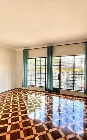 Casa para alugar com 300m², 3 quartos e 3 vagas Casa para alugar com 300m², 3 quartos e 3 vagasSala