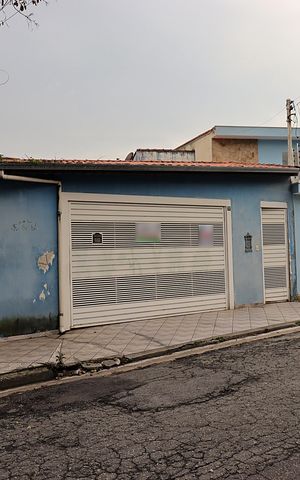 Casa à venda com 391m², 4 quartos e 3 vagasFachada