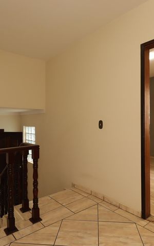 Casa à venda com 391m², 4 quartos e 3 vagasCorredor interno