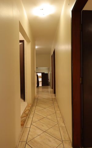 Casa à venda com 391m², 4 quartos e 3 vagasCorredor interno