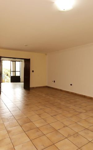 Casa à venda com 391m², 4 quartos e 3 vagasSala