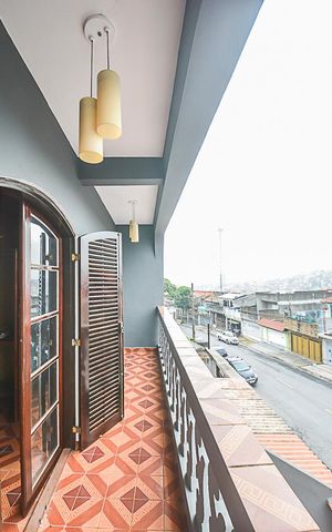 Casa à venda com 195m², 3 quartos e 5 vagas Casa à venda com 195m², 3 quartos e 5 vagasSacada do Quarto Suíte