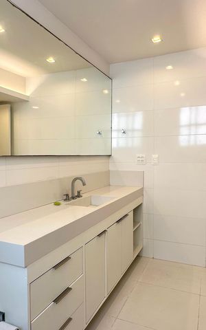 Apartamento à venda com 214m², 5 quartos e 1 vaga