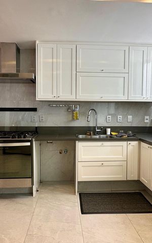 Apartamento à venda com 214m², 5 quartos e 1 vaga