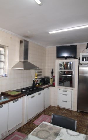 Casa à venda com 300m², 5 quartos e 4 vagasCozinha