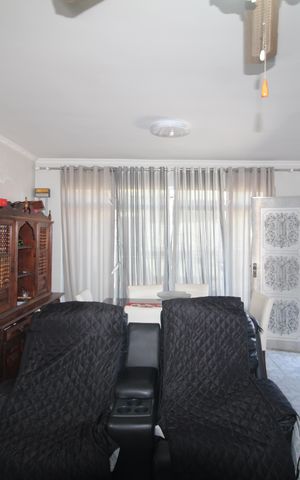 Casa à venda com 300m², 5 quartos e 4 vagasSala 1