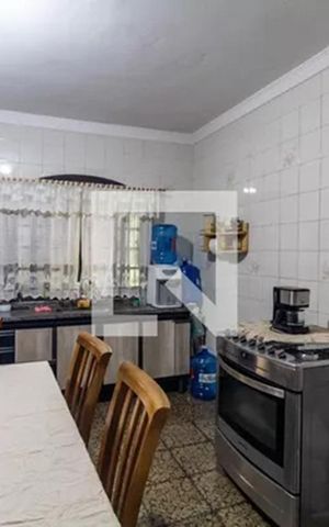 Casa à venda com 180m², 4 quartos e 2 vagas Casa à venda com 180m², 4 quartos e 2 vagasCasa 2 - Cozinha