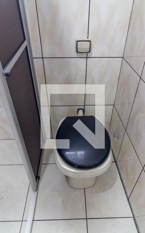 Casa à venda com 180m², 4 quartos e 2 vagas Casa à venda com 180m², 4 quartos e 2 vagasCasa1-Banheiro