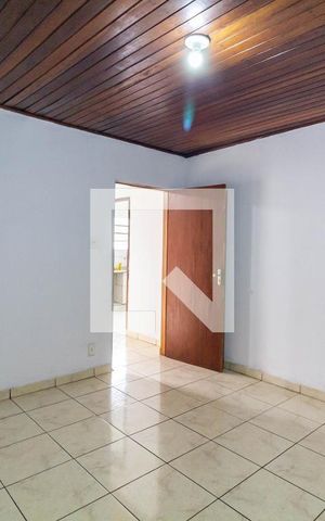 Casa à venda com 180m², 4 quartos e 2 vagas Casa à venda com 180m², 4 quartos e 2 vagasCasa1- Quarto1
