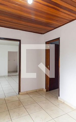 Casa à venda com 180m², 4 quartos e 2 vagas Casa à venda com 180m², 4 quartos e 2 vagasCasa1-Sala