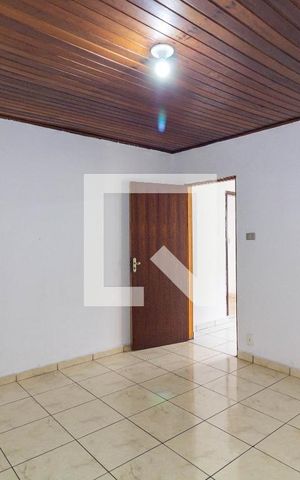 Casa à venda com 180m², 4 quartos e 2 vagas Casa à venda com 180m², 4 quartos e 2 vagasCasa1-Quarto2