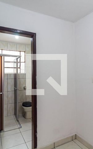 Casa à venda com 180m², 4 quartos e 2 vagas Casa à venda com 180m², 4 quartos e 2 vagasCasa1-Área de serviço