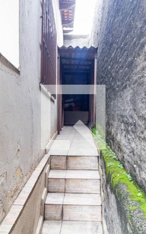 Casa à venda com 180m², 4 quartos e 2 vagas Casa à venda com 180m², 4 quartos e 2 vagasCorredor