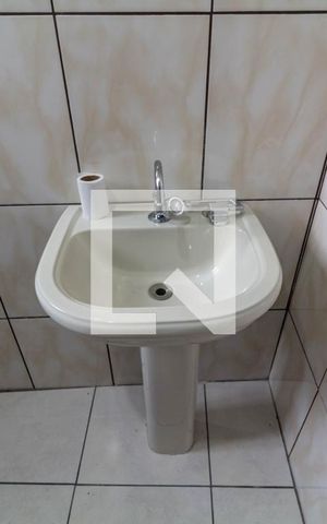 Casa à venda com 180m², 4 quartos e 2 vagas Casa à venda com 180m², 4 quartos e 2 vagasCasa1-Banheiro