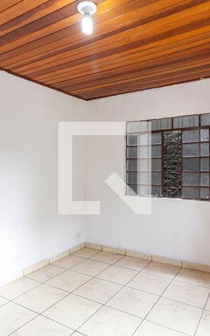 Casa à venda com 180m², 4 quartos e 2 vagas Casa à venda com 180m², 4 quartos e 2 vagasCasa1-Sala